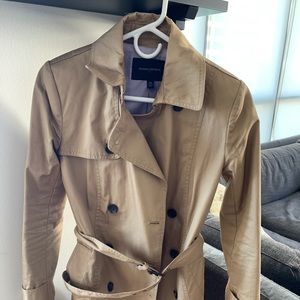 Perfect Fall/Spring BR trench coat! -like NEW